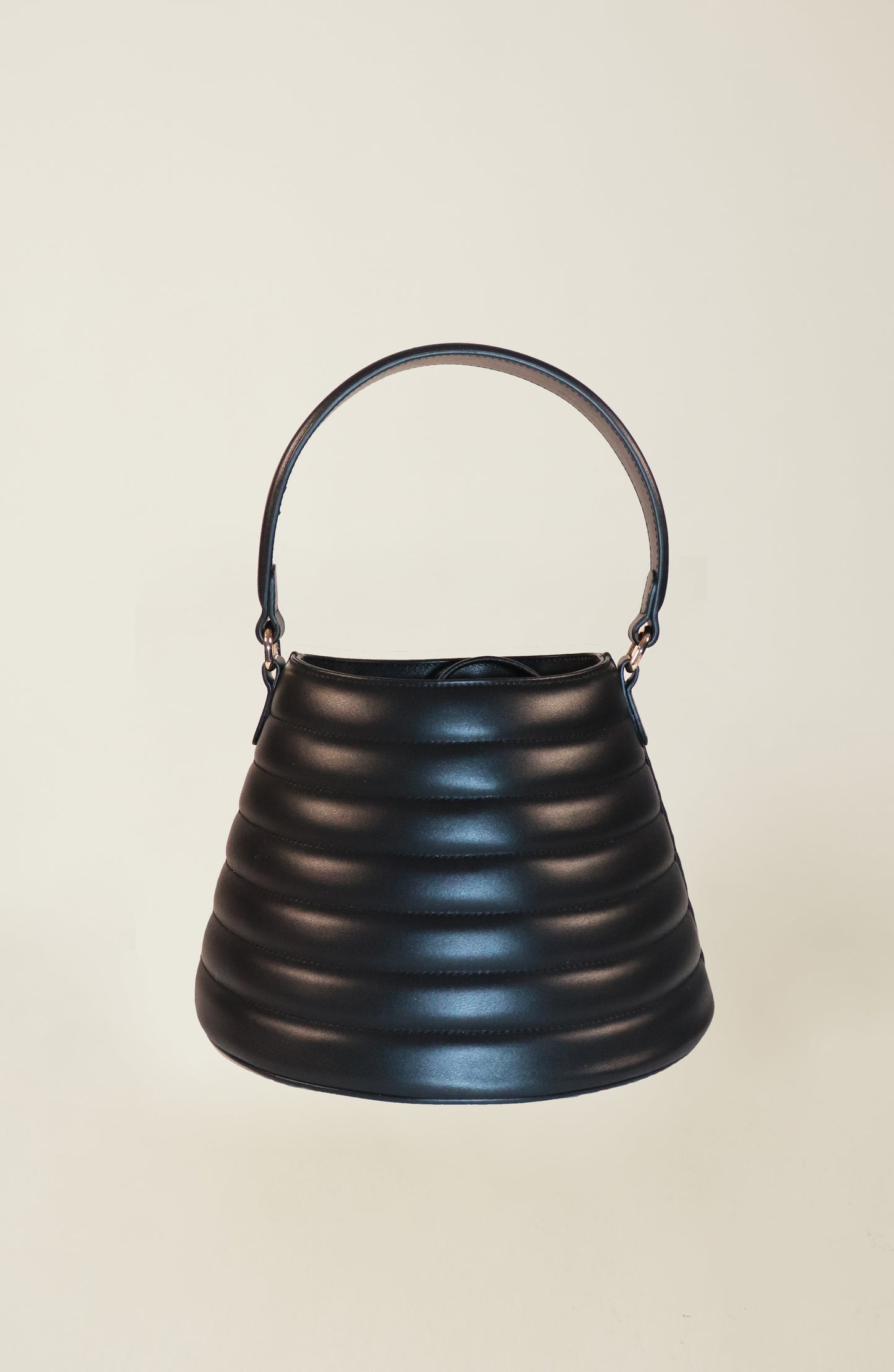 Beehive Bucket Bag Black