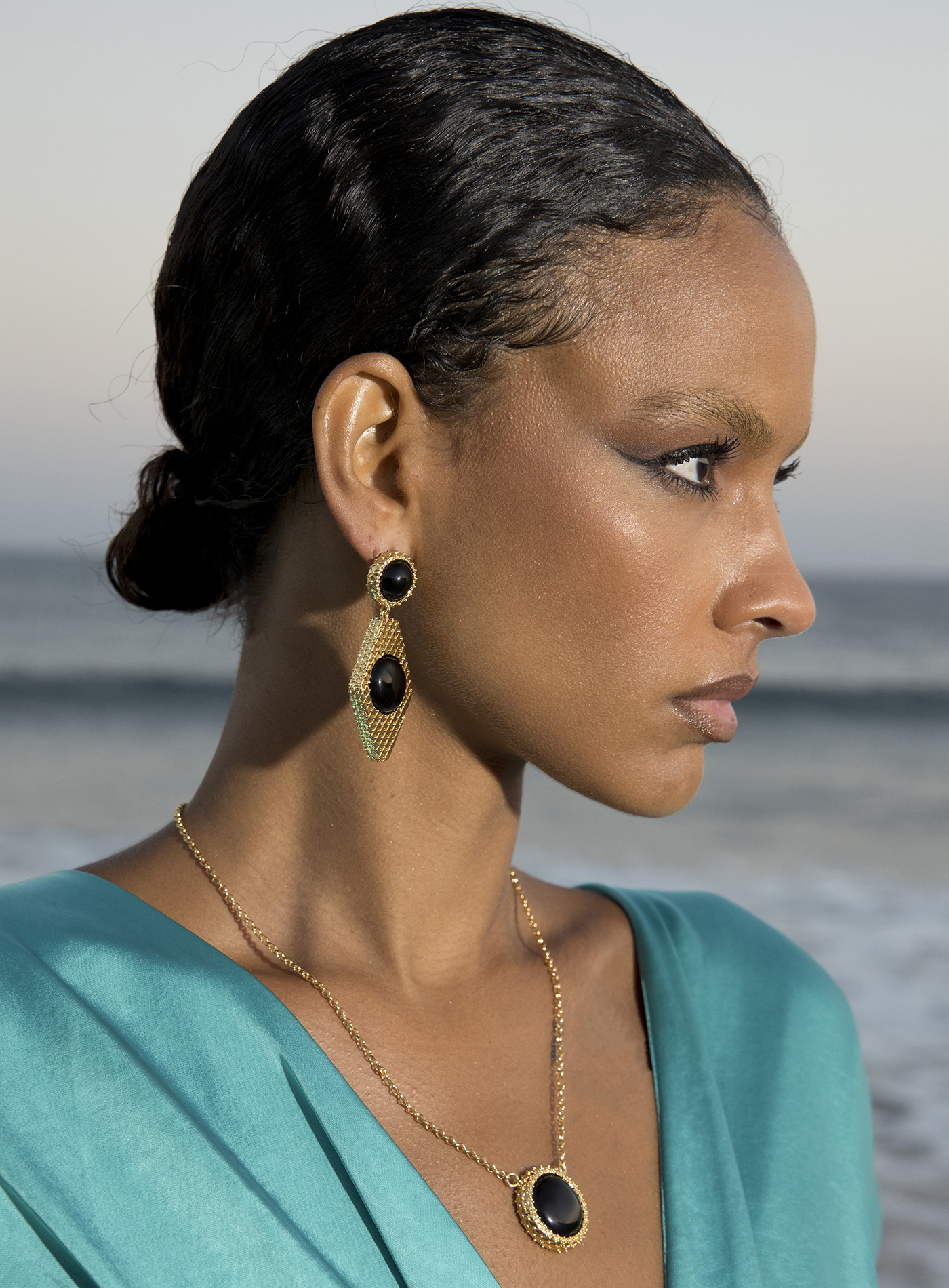 Royalty Drop Earrings Black